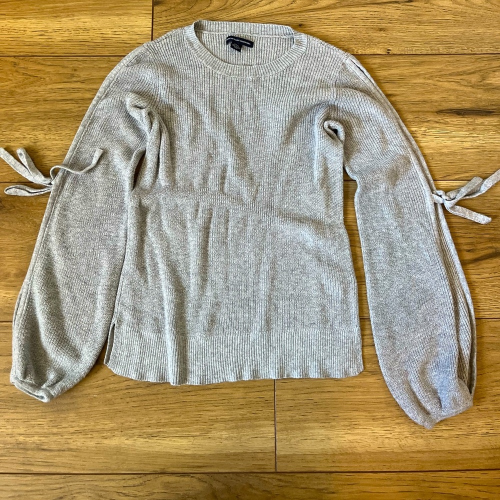 Grey sweater with open sleeve and bow tie in the middle from American Eagle